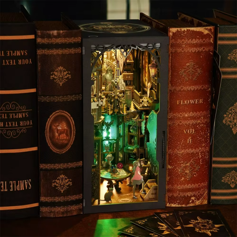 Le Cercle Divinatoire – Book Nook Kit miniature