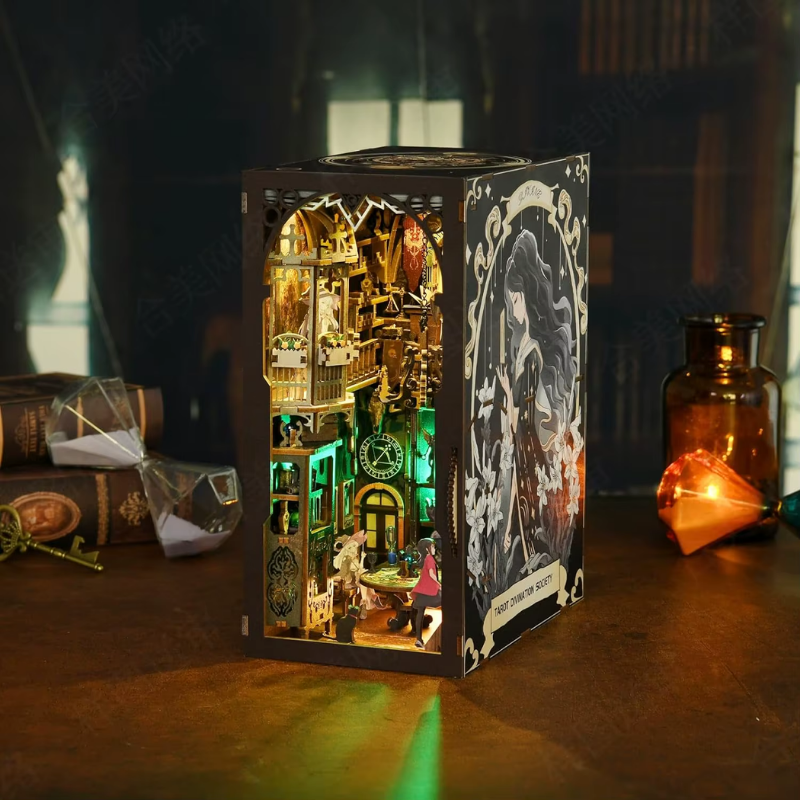 Le Cercle Divinatoire – Book Nook Kit miniature